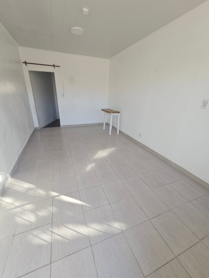 LOCAL COMERCIAL EN ALQUILER - CALLE 69 ENTRE 50 Y 52