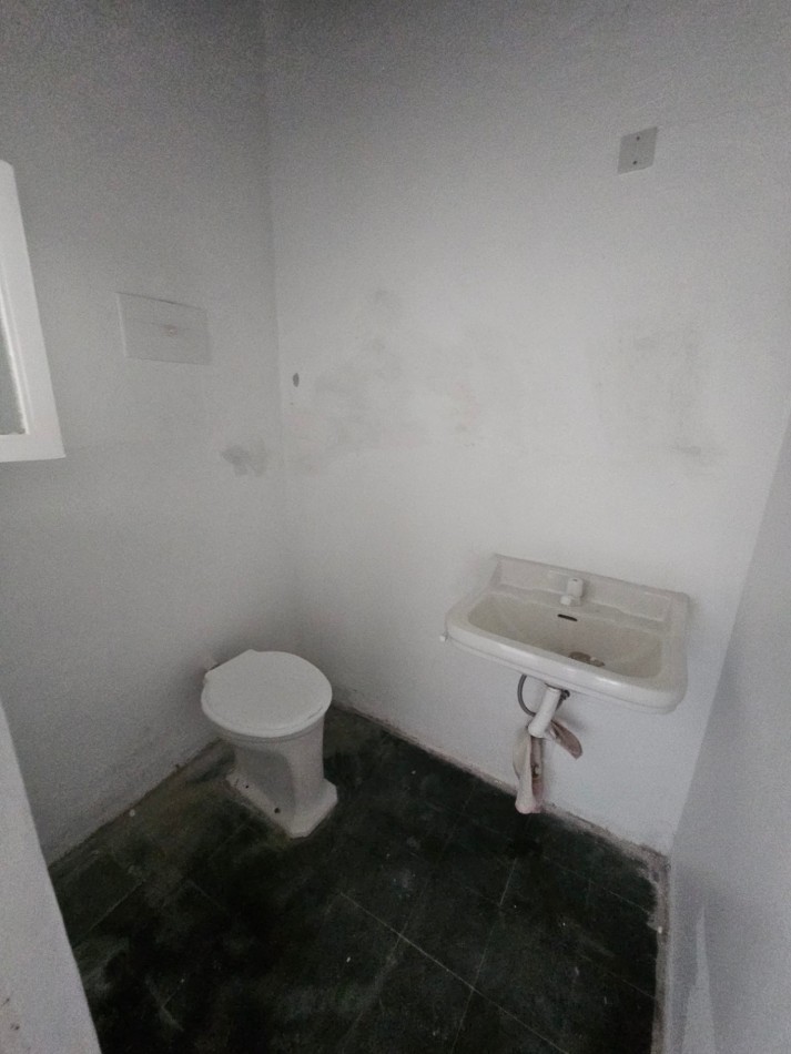 LOCAL COMERCIAL EN ALQUILER - CALLE 69 ENTRE 50 Y 52