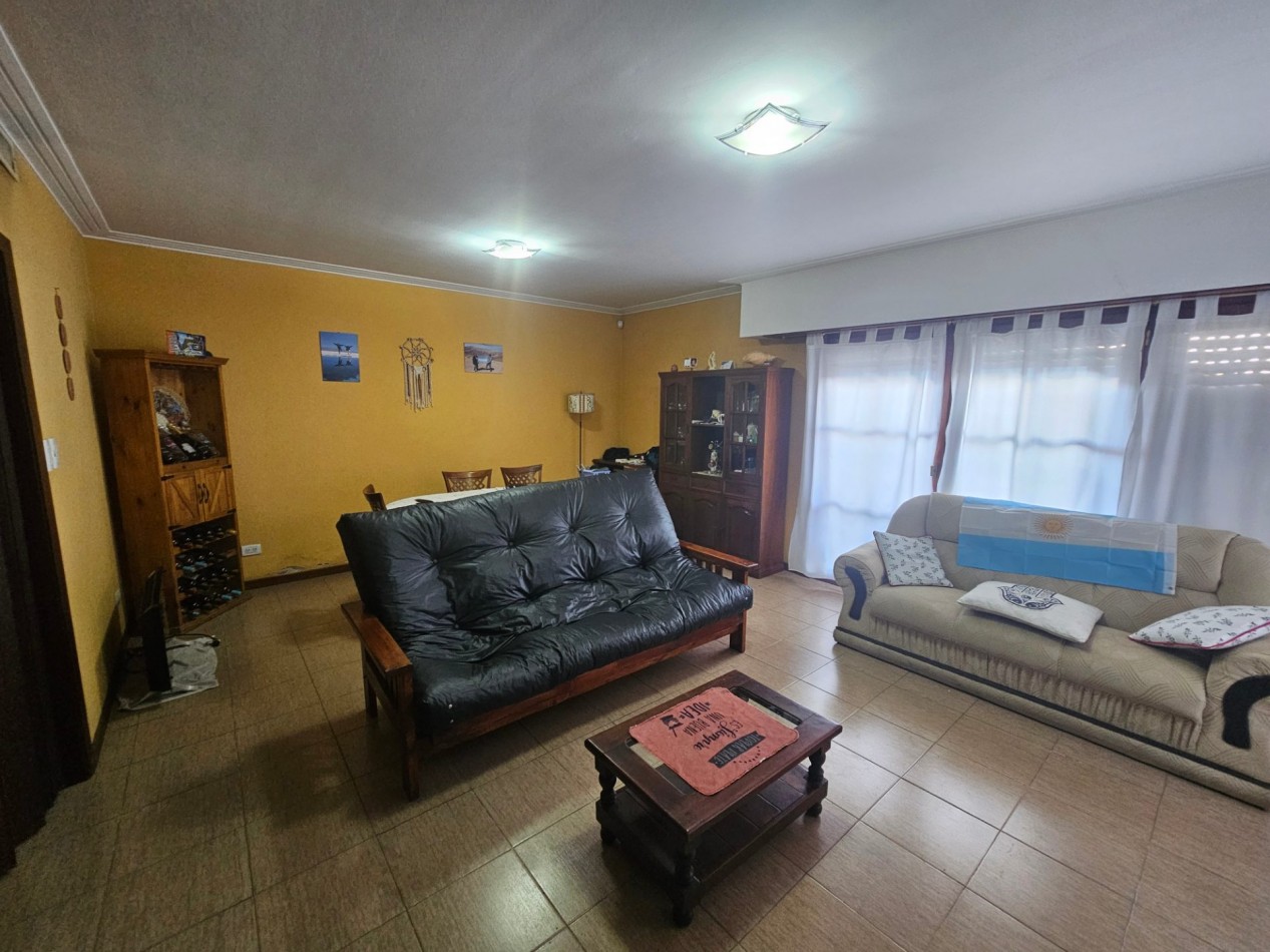 Casa en venta de 5 dormitorios - Calle 71 esquina 8