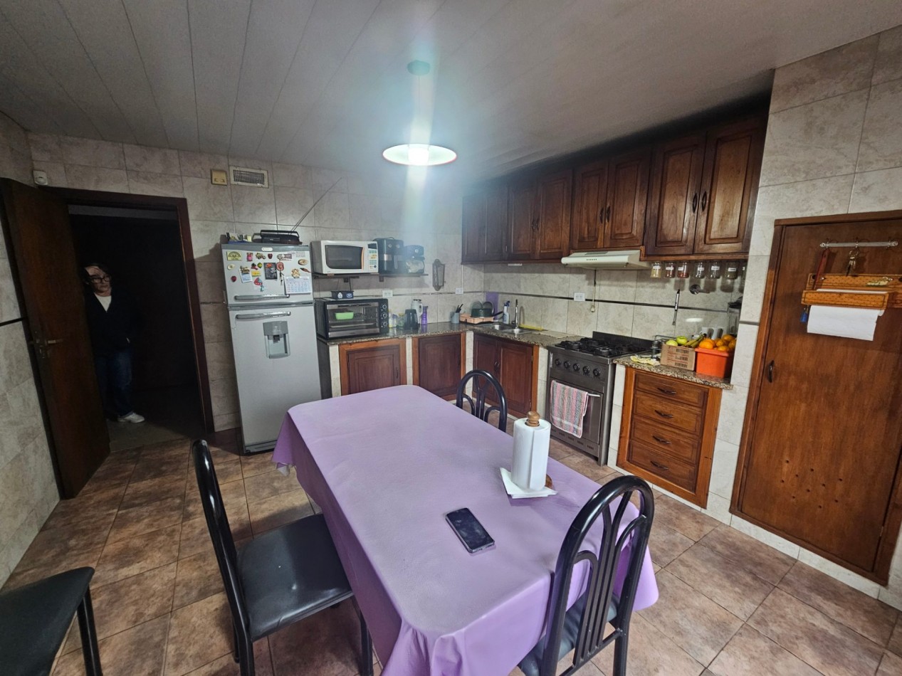 Casa en venta de 5 dormitorios - Calle 71 esquina 8