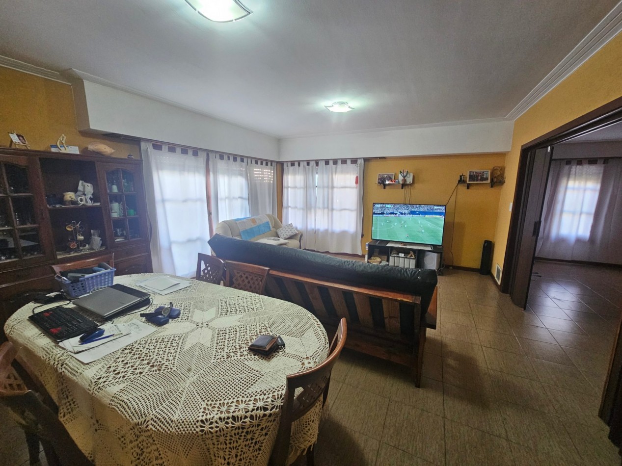 Casa en venta de 5 dormitorios - Calle 71 esquina 8