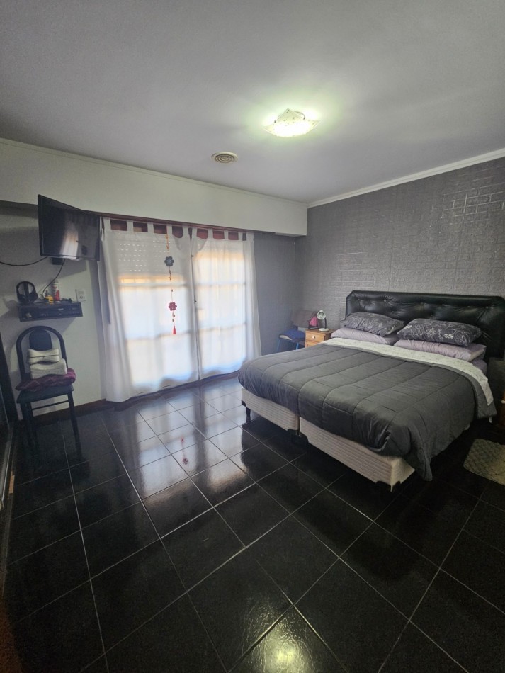 Casa en venta de 5 dormitorios - Calle 71 esquina 8