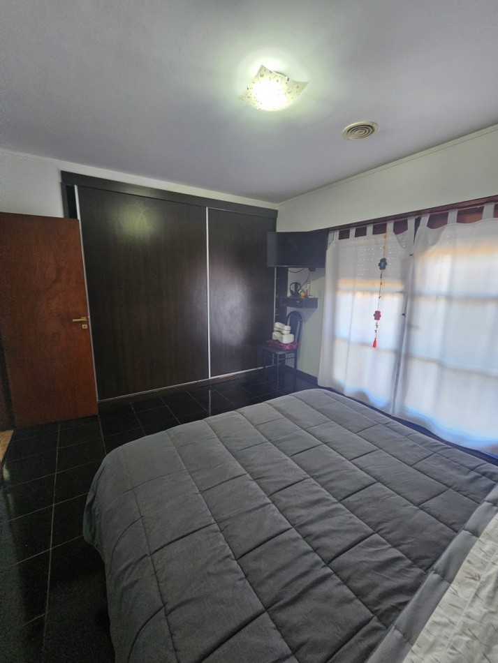 Casa en venta de 5 dormitorios - Calle 71 esquina 8