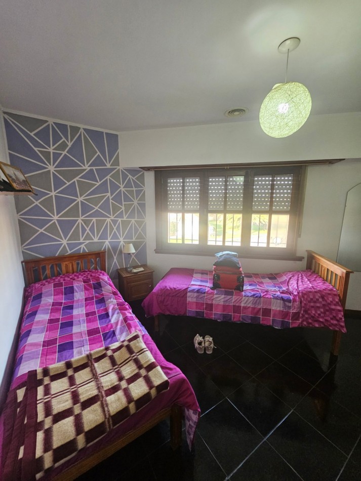 Casa en venta de 5 dormitorios - Calle 71 esquina 8