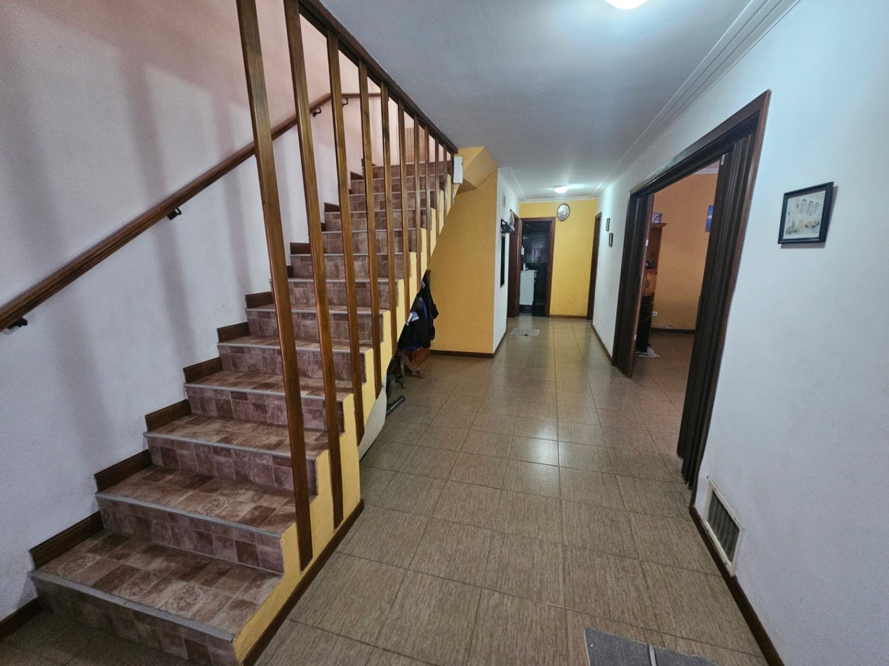 Casa en venta de 5 dormitorios - Calle 71 esquina 8