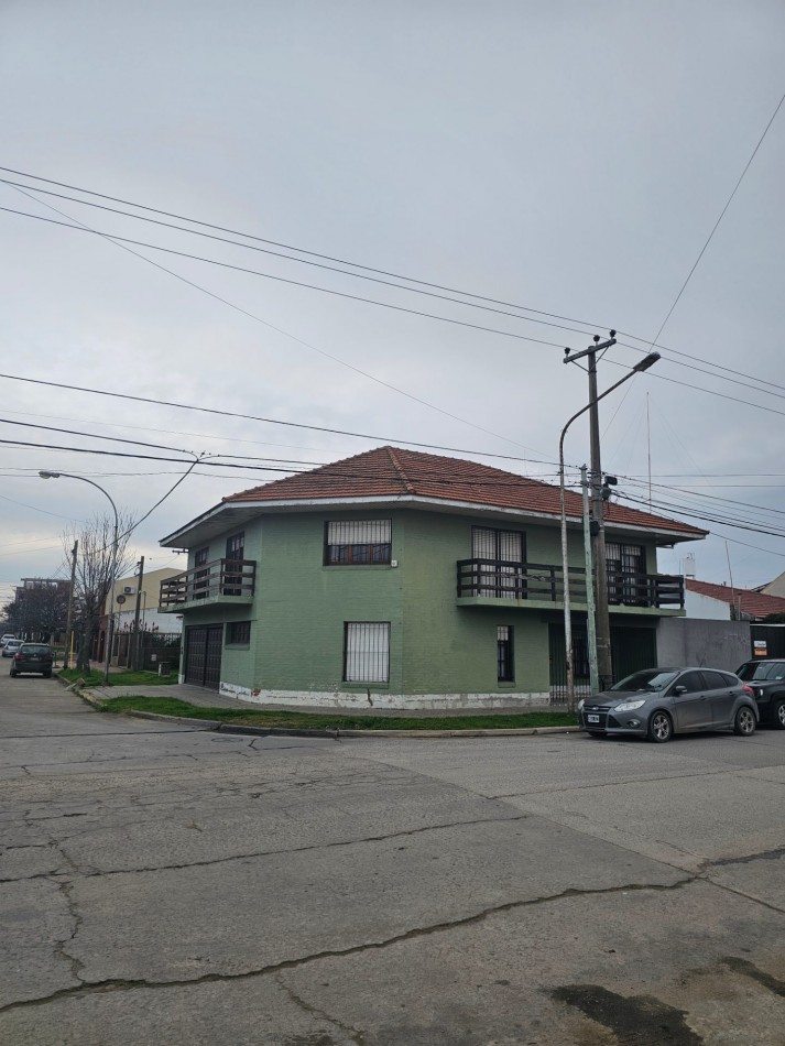 Casa en venta de 5 dormitorios - Calle 71 esquina 8