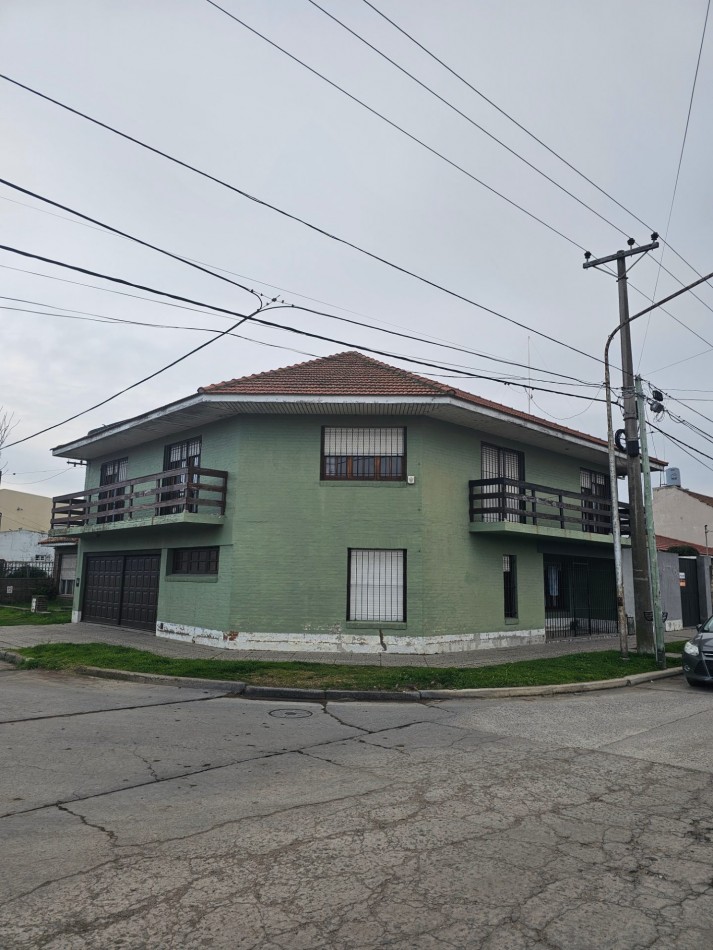 Casa en venta de 5 dormitorios - Calle 71 esquina 8