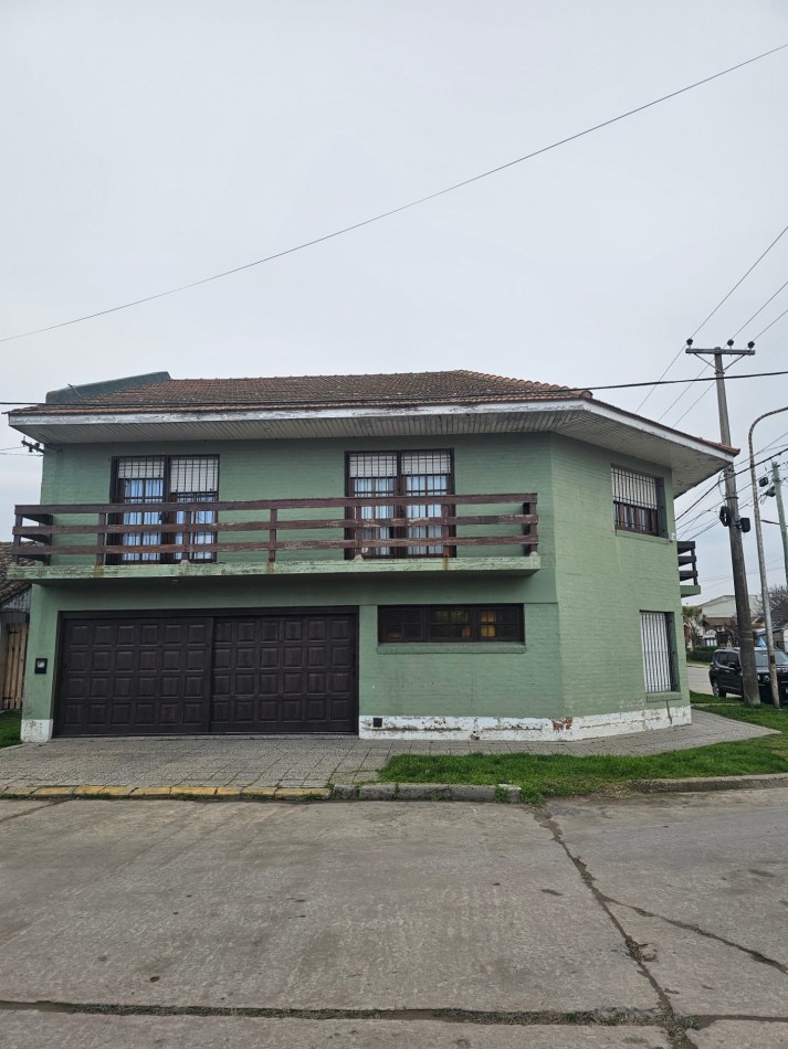Casa en venta de 5 dormitorios - Calle 71 esquina 8