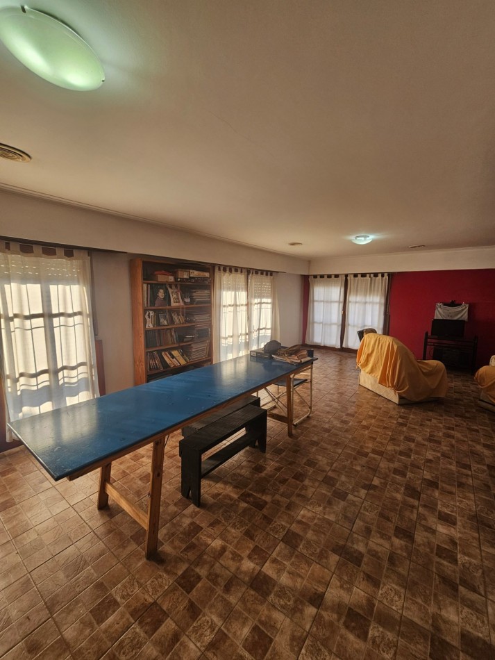 Casa en venta de 5 dormitorios - Calle 71 esquina 8