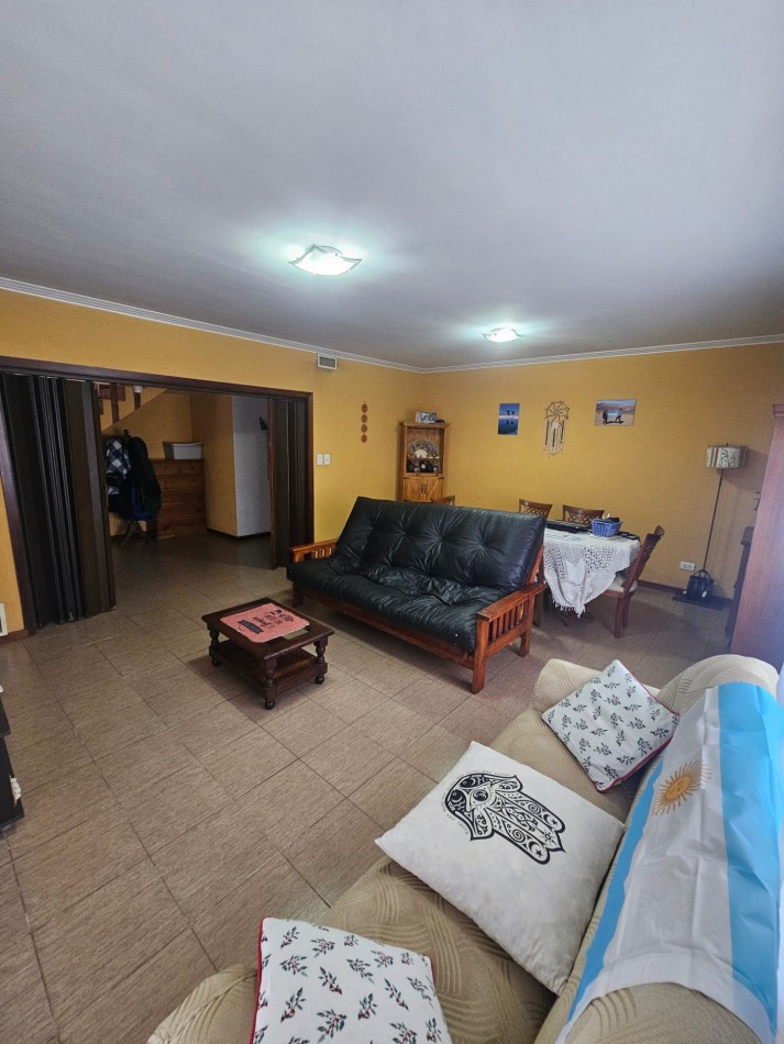 Casa en venta de 5 dormitorios - Calle 71 esquina 8