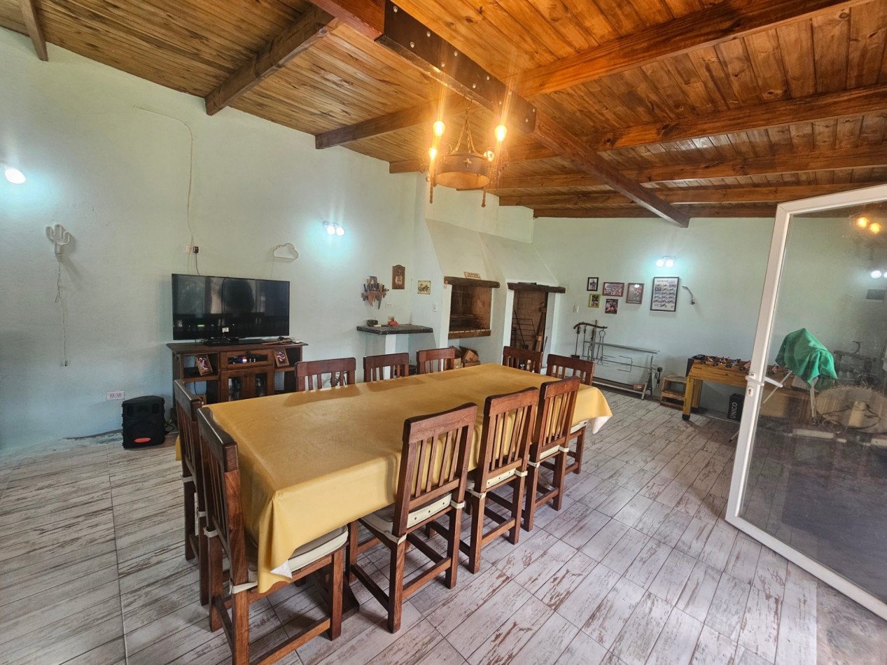  CASA DE 3 DORMITORIOS CON AMPLIO QUINCHO EN ZONA PARQUE (VENDE/PERMUTA)