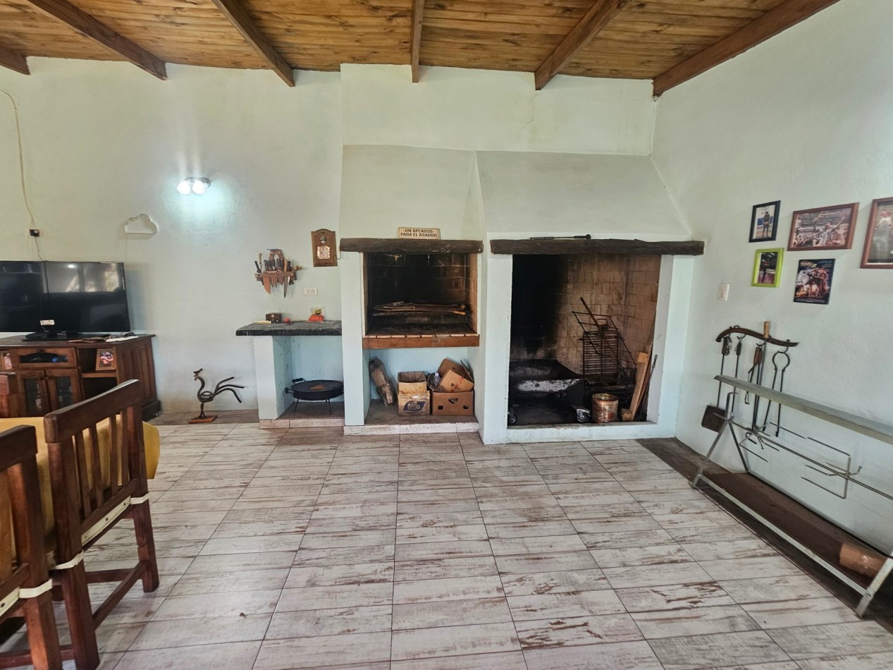  CASA DE 3 DORMITORIOS CON AMPLIO QUINCHO EN ZONA PARQUE (VENDE/PERMUTA)
