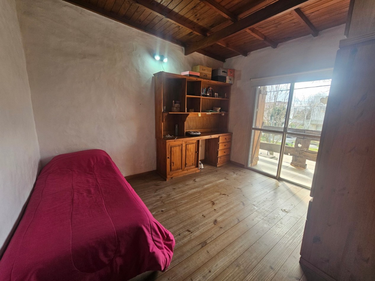  CASA DE 3 DORMITORIOS CON AMPLIO QUINCHO EN ZONA PARQUE (VENDE/PERMUTA)