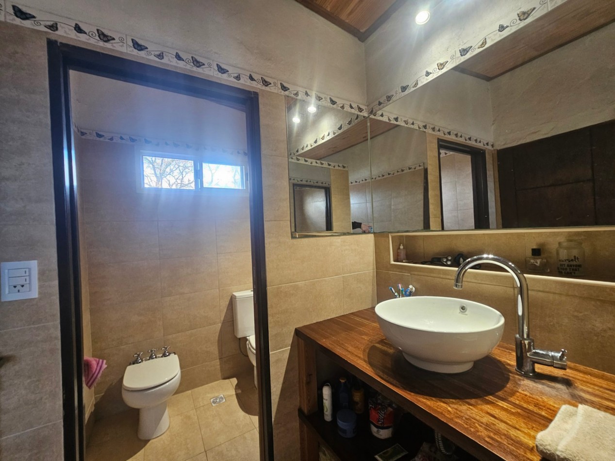  CASA DE 3 DORMITORIOS CON AMPLIO QUINCHO EN ZONA PARQUE (VENDE/PERMUTA)
