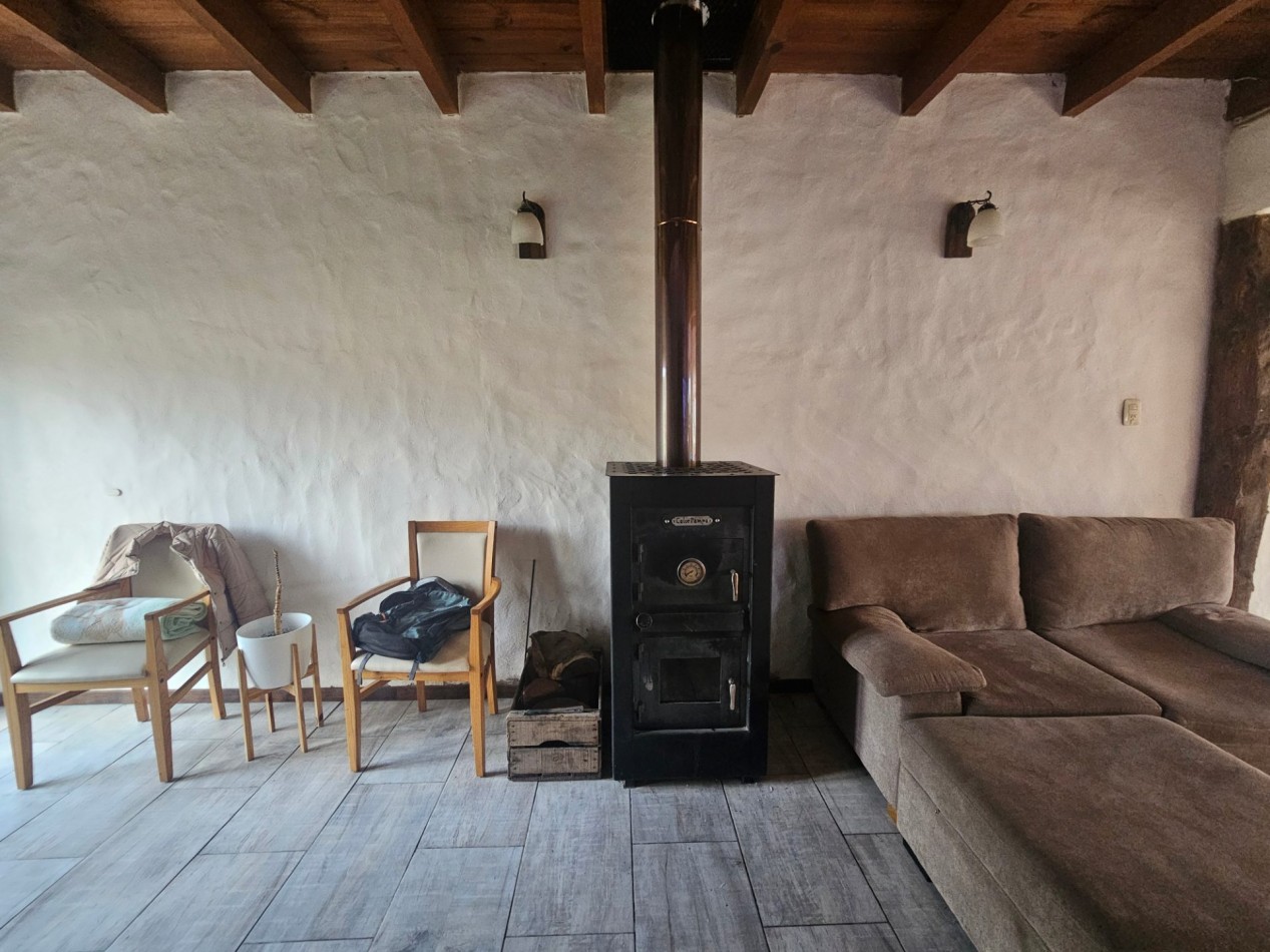  CASA DE 3 DORMITORIOS CON AMPLIO QUINCHO EN ZONA PARQUE (VENDE/PERMUTA)