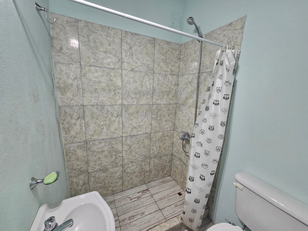  CASA DE 3 DORMITORIOS CON AMPLIO QUINCHO EN ZONA PARQUE (VENDE/PERMUTA)