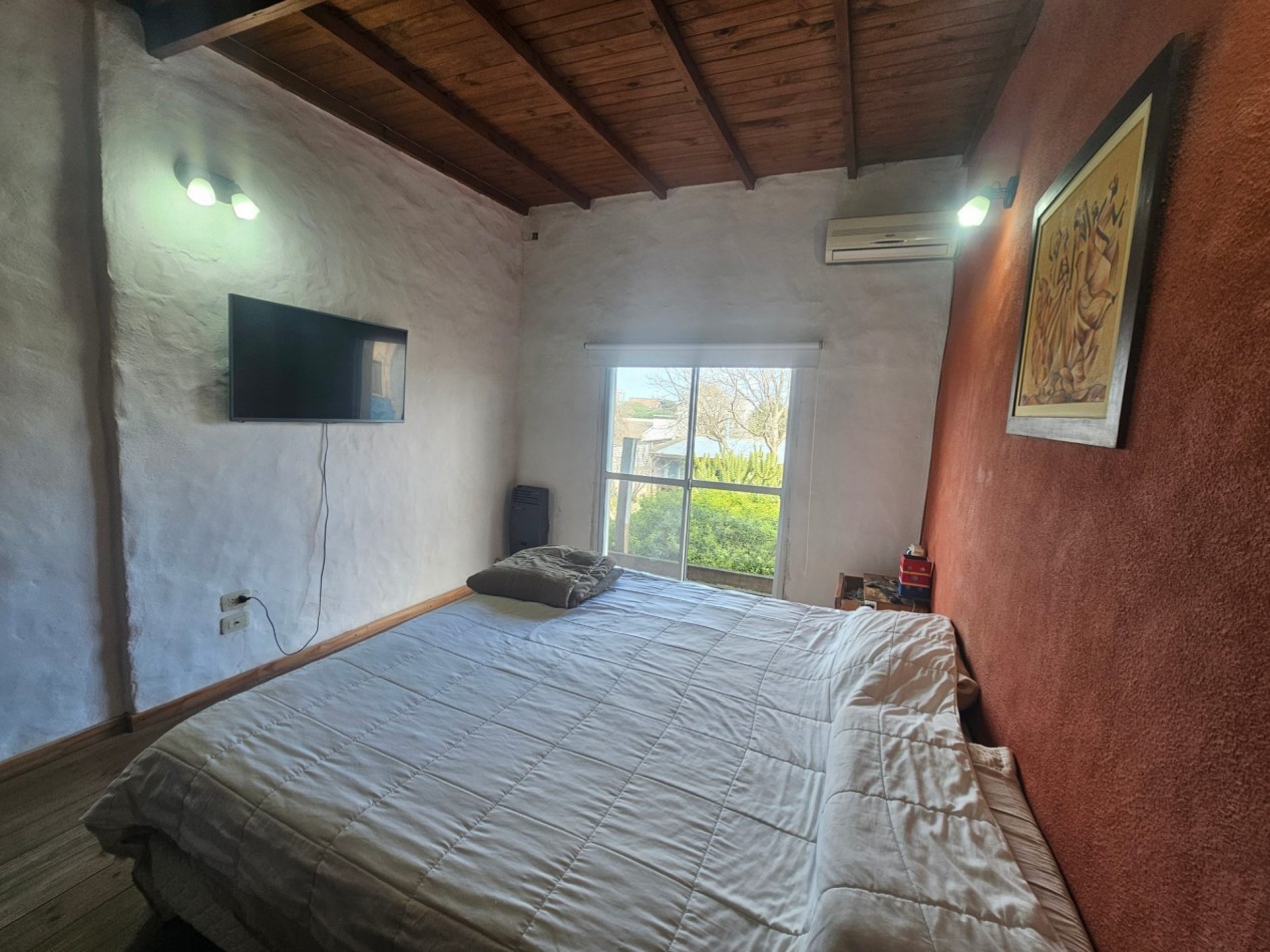  CASA DE 3 DORMITORIOS CON AMPLIO QUINCHO EN ZONA PARQUE (VENDE/PERMUTA)