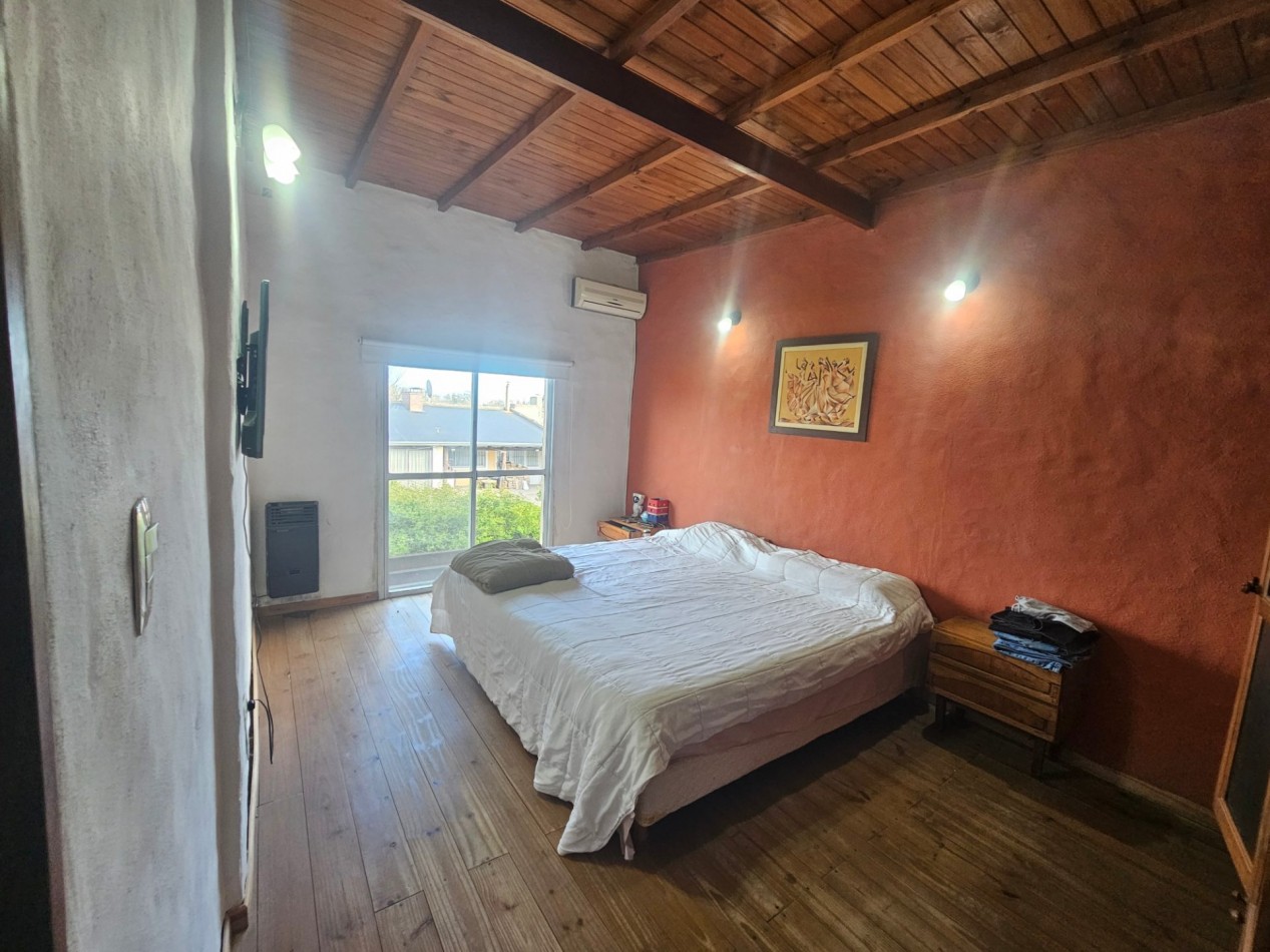  CASA DE 3 DORMITORIOS CON AMPLIO QUINCHO EN ZONA PARQUE (VENDE/PERMUTA)