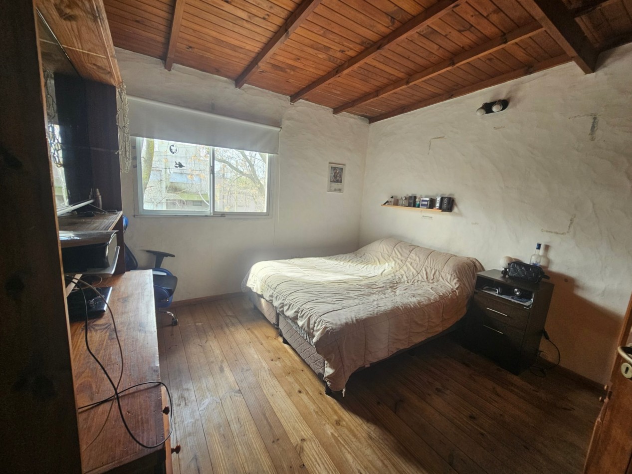  CASA DE 3 DORMITORIOS CON AMPLIO QUINCHO EN ZONA PARQUE (VENDE/PERMUTA)