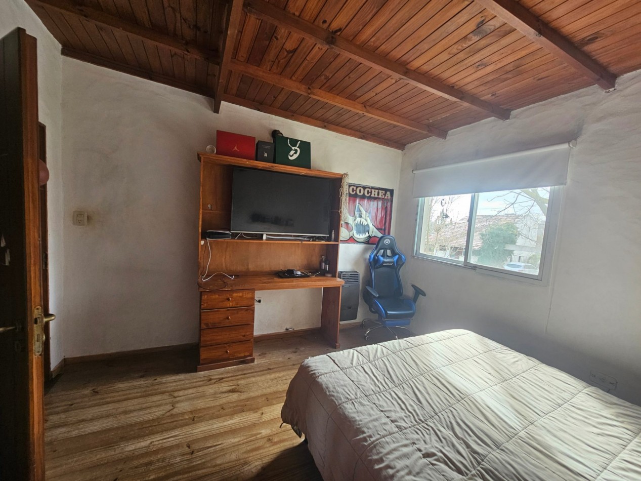  CASA DE 3 DORMITORIOS CON AMPLIO QUINCHO EN ZONA PARQUE (VENDE/PERMUTA)