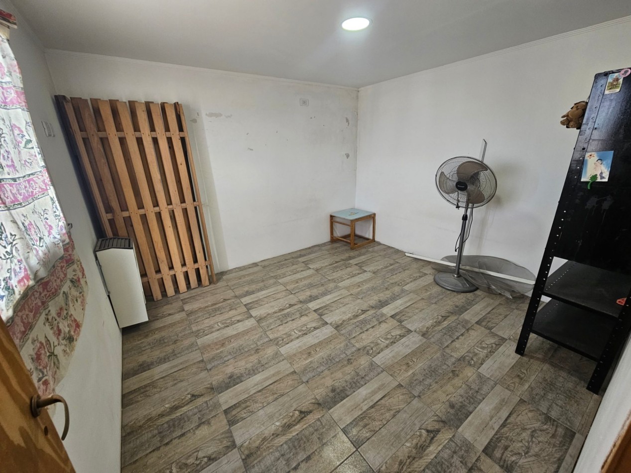 Casa en esquina con amplio garage-quincho | Zona Toledo