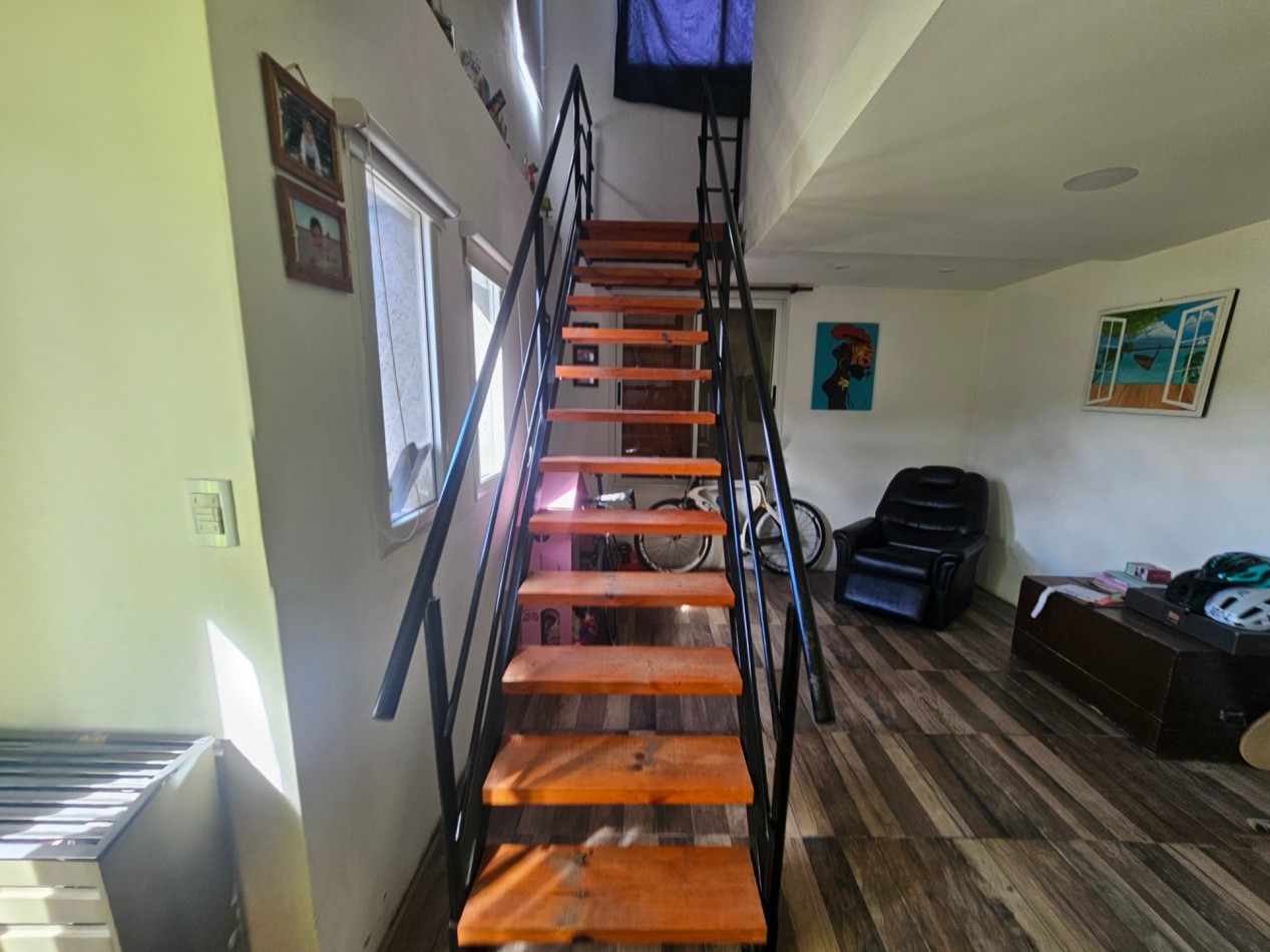 Casa en esquina con amplio garage-quincho | Zona Toledo