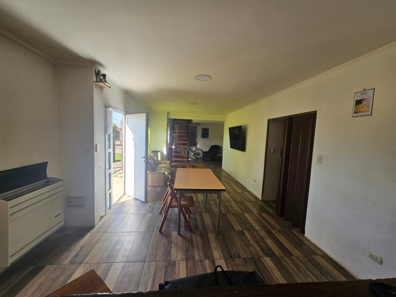 Casa en esquina con amplio garage-quincho | Zona Toledo