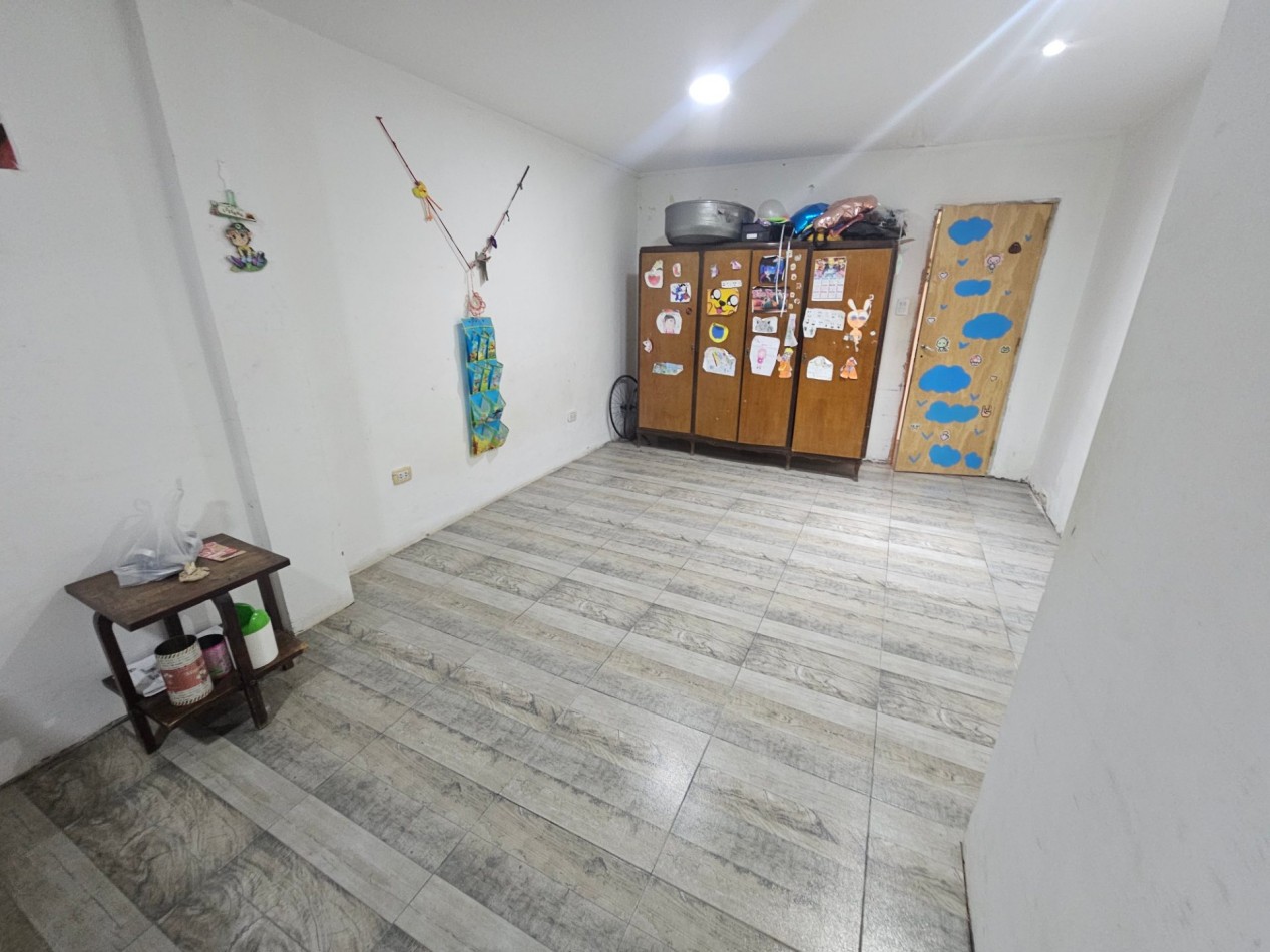 Casa en esquina con amplio garage-quincho | Zona Toledo