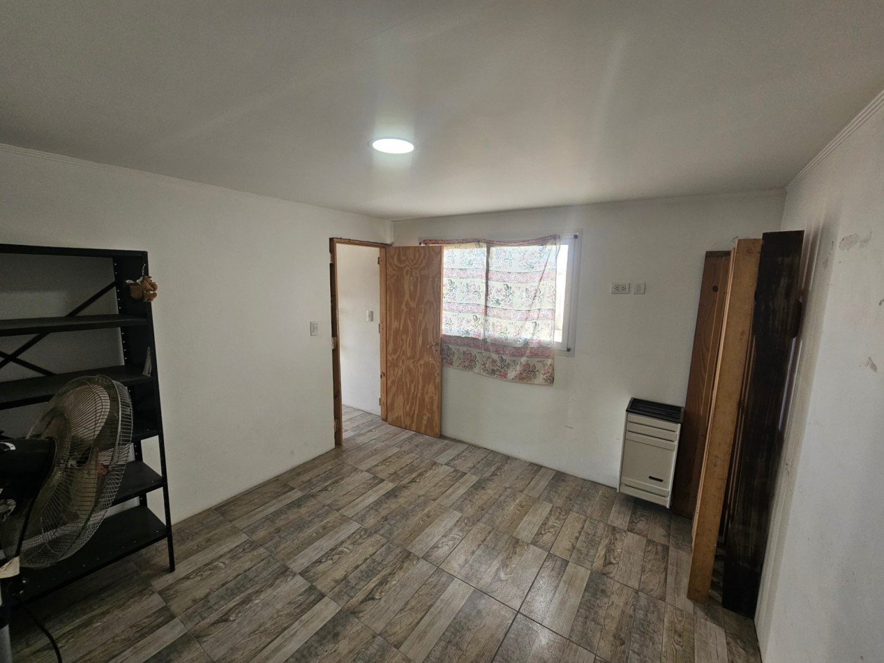 Casa en esquina con amplio garage-quincho | Zona Toledo