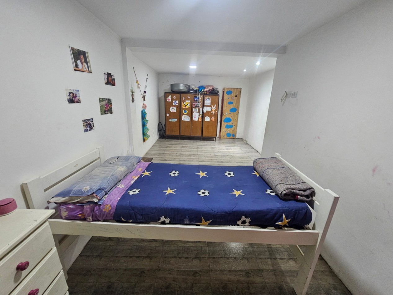 Casa en esquina con amplio garage-quincho | Zona Toledo