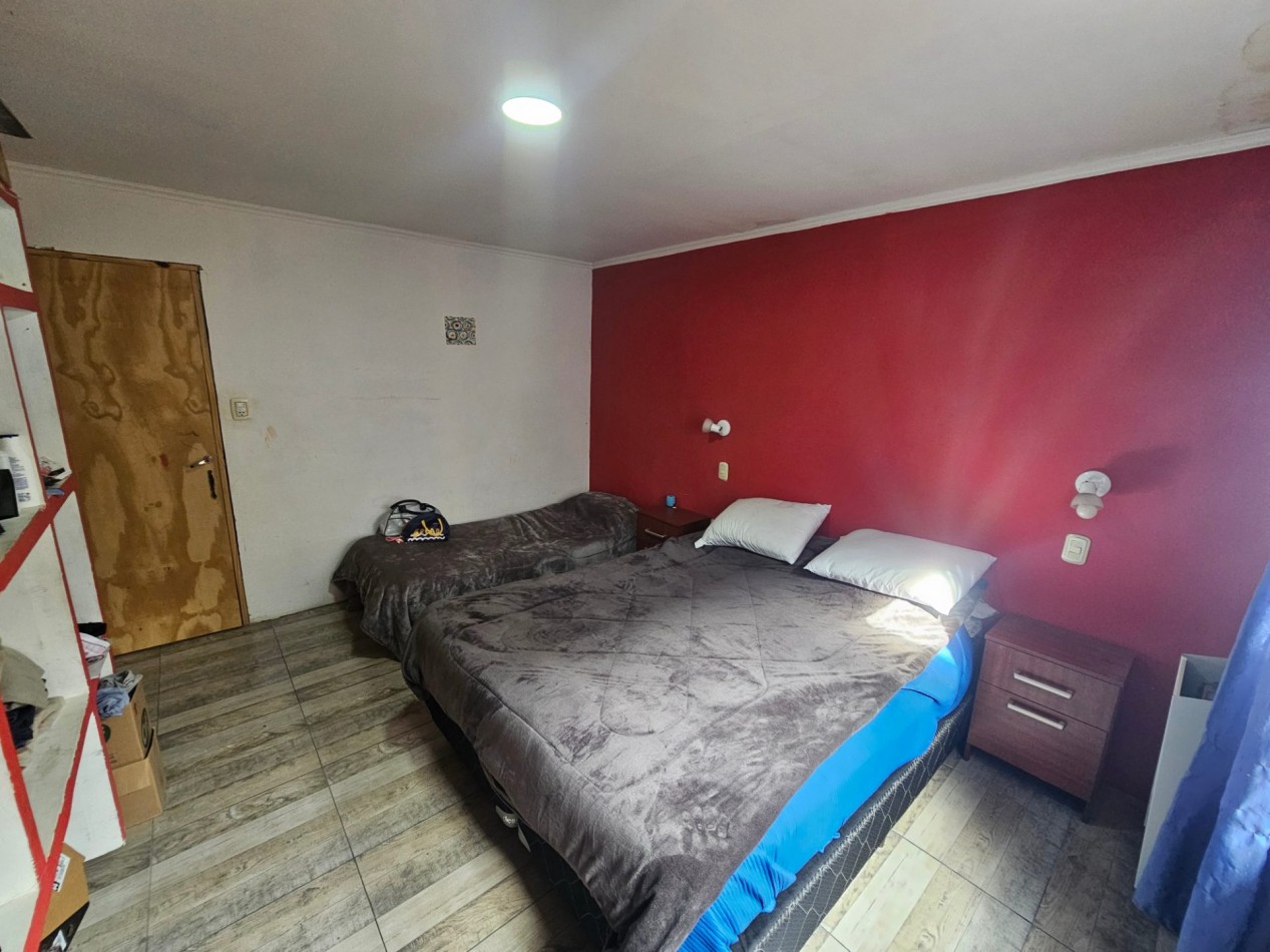 Casa en esquina con amplio garage-quincho | Zona Toledo