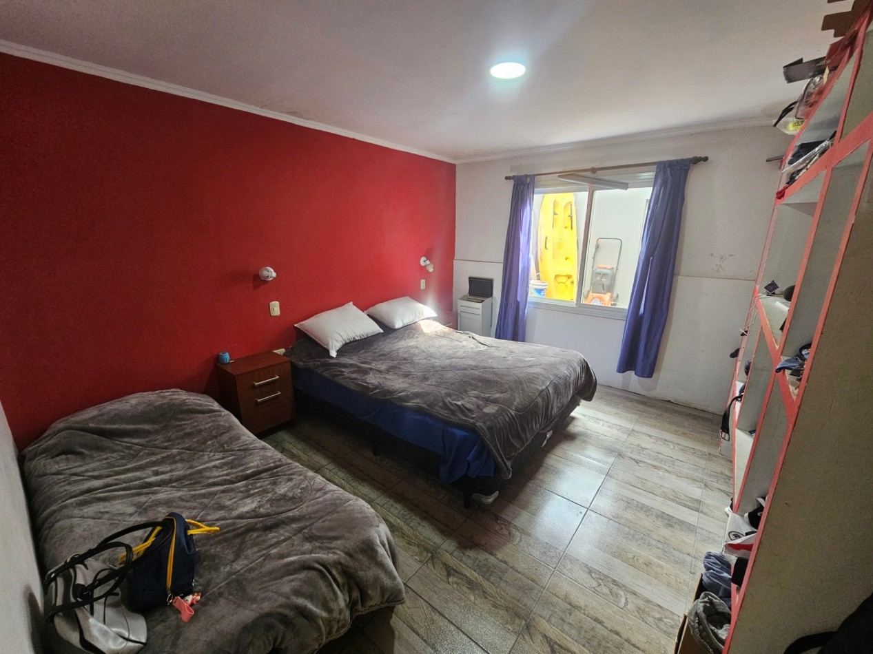Casa en esquina con amplio garage-quincho | Zona Toledo