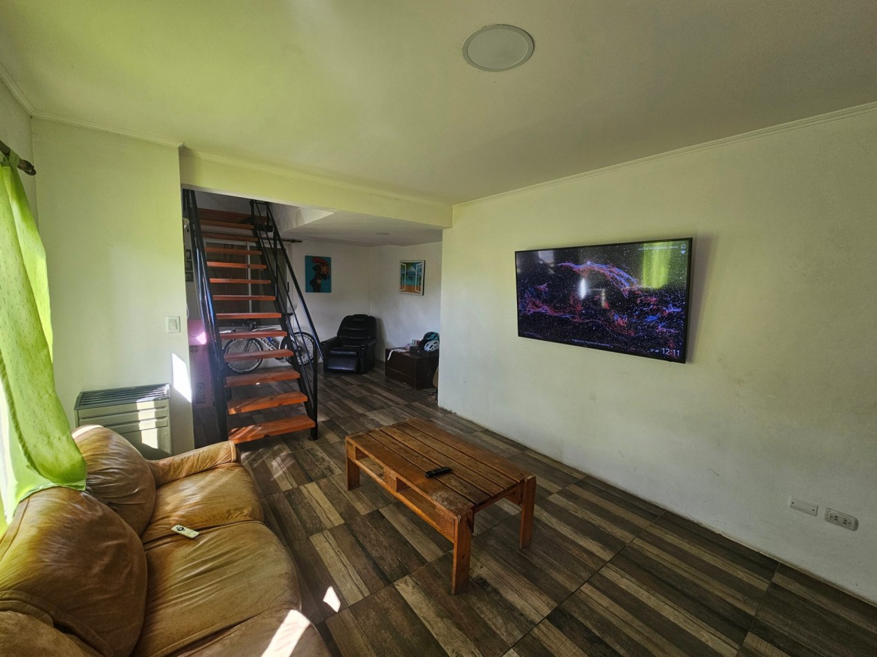 Casa en esquina con amplio garage-quincho | Zona Toledo