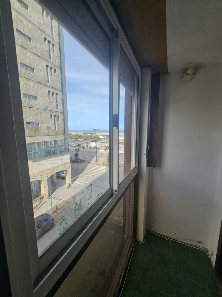 Departamento 2 ambientes en venta - 81 y 2