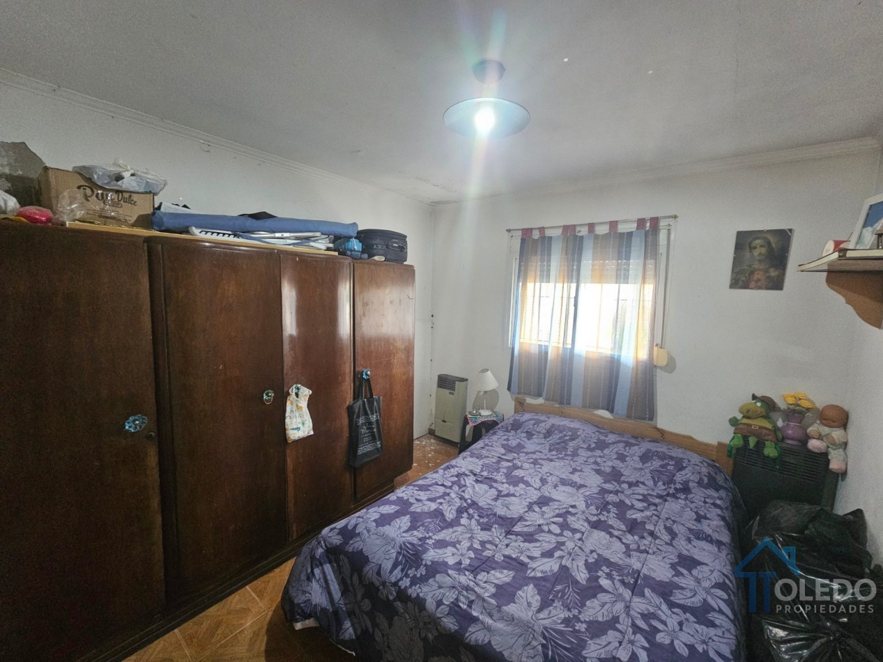 Casa de 4 dormitorios en dos plantas con cochera doble, patio, terraza y balcon en venta