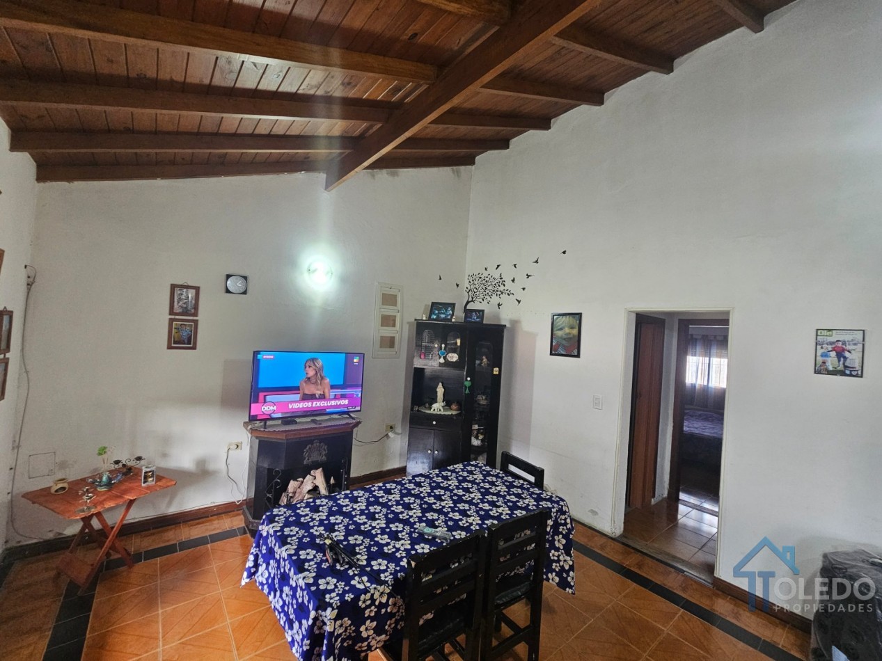 Casa de 4 dormitorios en dos plantas con cochera doble, patio, terraza y balcon en venta
