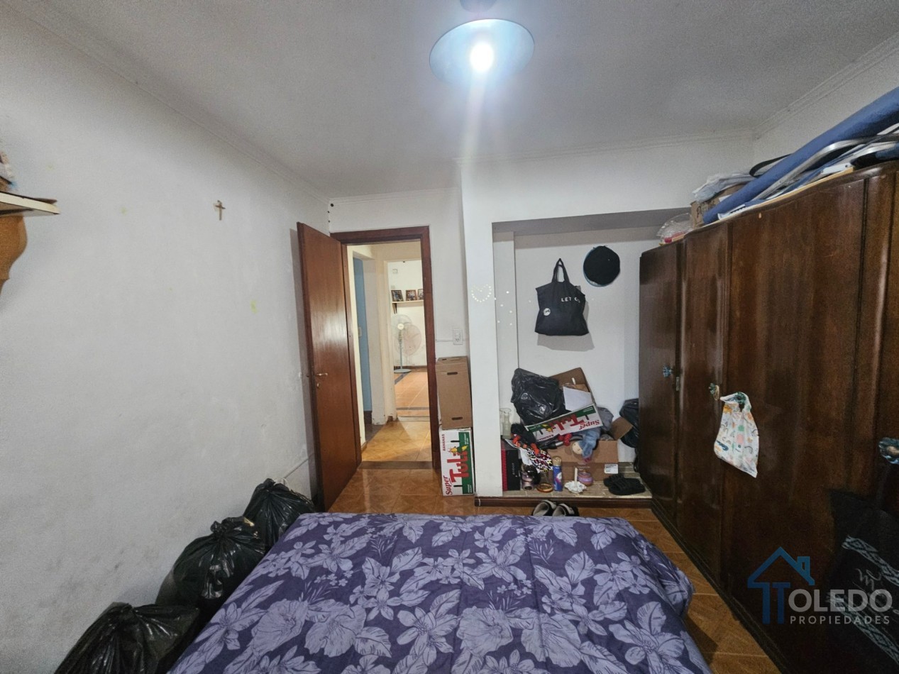 Casa de 4 dormitorios en dos plantas con cochera doble, patio, terraza y balcon en venta