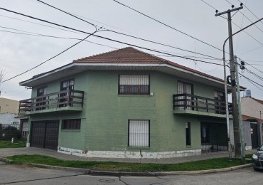 Casa en venta de 5 dormitorios - Calle 71 esquina 8